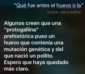 Algunos creen que una "protogallina" prehistórica puso un huevo que contenía una mutación genética y del que nació un pollito. Espero que haya quedado más claro.