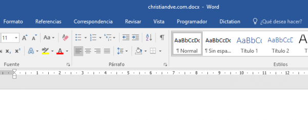 Cinta (Ribbon) de Microsoft Word con la opción de dictar (Dictation)