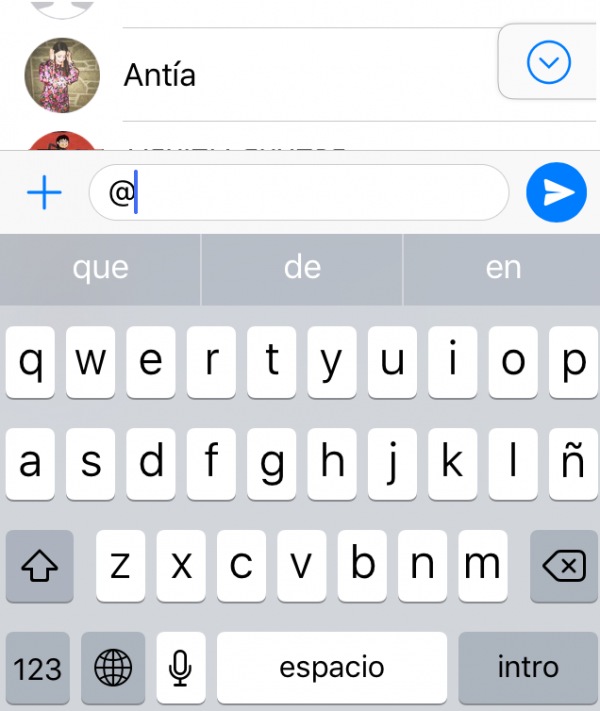 Mencionar a otros en los grupos de WhatsApp