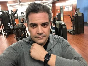 Álvaro de los Santos y su Apple Watch