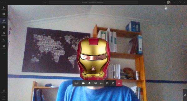 Aplicando un filtro de Iron Man de Snap Camera en una videollamada de Teams